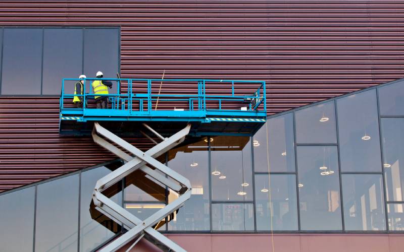 Discover the Pros and Cons of Electric and Hydraulic Scissor Lifts