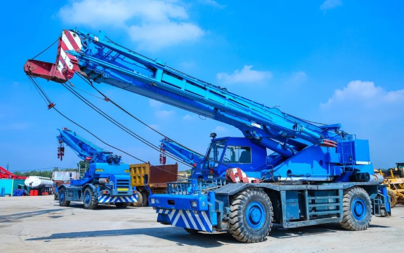 ight Rough-Terrain Crane for UAE Desert Solar Projects During Winter